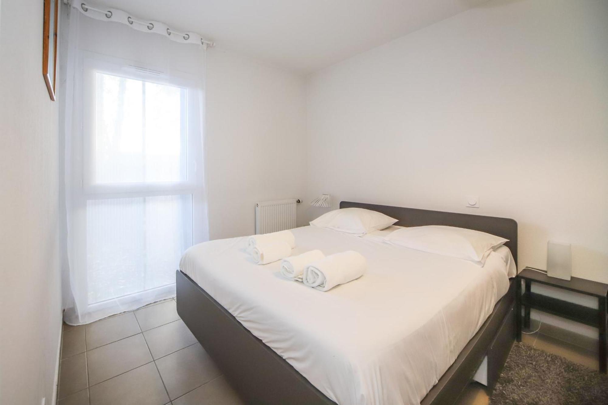 T2 Florescence Proche Montpellier Parking คาสเตลนู-เลอ-เลซ์ ภายนอก รูปภาพ